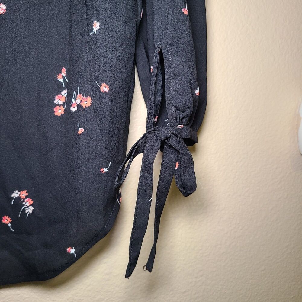 Liz Claiborne Women’s Size Medium Black Sheer V-Neck Tie Sleeve Floral Blouse - Picture 9 of 9